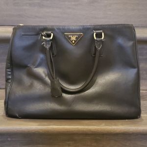 Authentic Prada Saffiano Leather in Nero- Medium